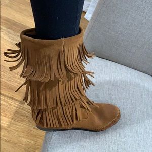 Minnetonka 3 Layer Fringe Camel Boots